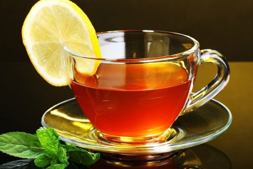 Ученые выяснили, что мед, лимон и молоко теряют полезные свойства при употреблении с чаем