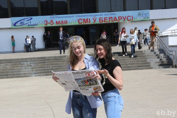 За три дня выставки «СМI ў Беларусi» ее гости оформили более 100 бланков на подписку для детдомов и интернатов на детские газеты и журналы