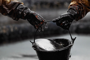 Впервые с ноября 2014 года цена на баррель нефти превысила 77 долларов