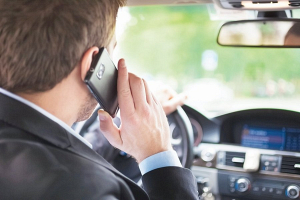ГАИ Минска усилила контроль за водителями, использующими телефоны за рулем