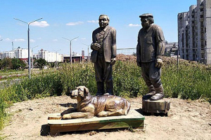 В Гродно на месте съемок «Белых Рос» установили скульптуры героев фильма