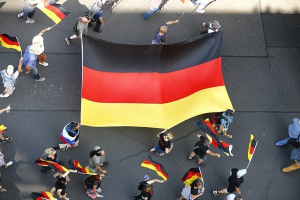 В Германии на акции протеста вышли более 25 тыс. человек