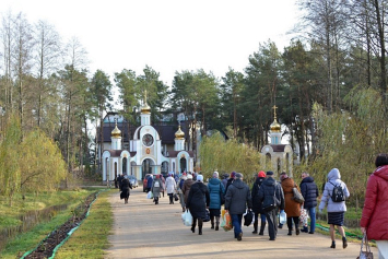Возрождение Свято-Елисеевского Лавришевского монастыря, о котором сегодня знают и в Беларуси, и за ее пределами, началось с труда всего двух человек