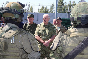 Лукашенко пограничникам: главное — не обижать простых людей