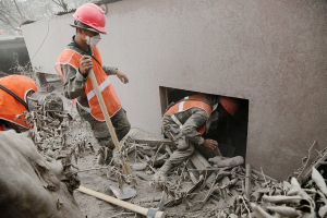 В Гватемале после извержения вулкана около 200 человек пропали без вести, число погибших достигло 73 