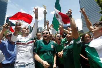 Мексиканец сделал девушке предложение в фан-зоне после победы сборной