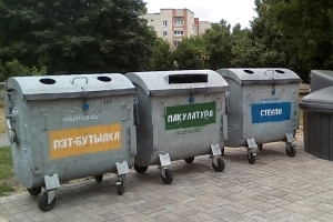 В Пинске для сбора мусора используют специальные экологичные контейнеры