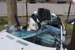 В Минске BMW врезался в мачту уличного освещения — один погибший