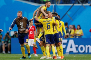 Сборная Швеции одолела швейцарцев и пробилась в 1/4 финала ЧМ