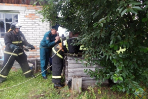 В Калинковичском районе спасли провалившуюся в колодец пенсионерку