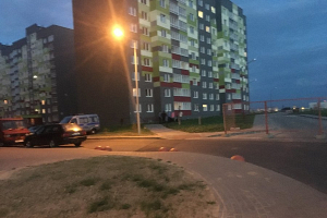 В Минске 5-летний мальчик выпал с седьмого этажа, его одеялом словили соседи 