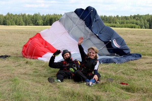 В прыжках с парашютом соревновались работники лесных хозяйств Могилевщины