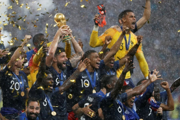 Франция выиграла у Хорватии и стала чемпионом мира по футболу