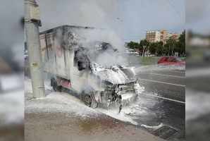 В Минске спасатели тушили горевший грузовик