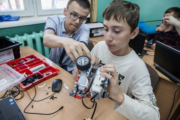Репортаж: как детей учат программированию и робототехнике в социальном ИТ-лагере