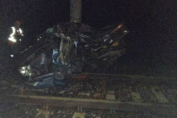 В Бобруйском районе автомобиль столкнулся с поездом
