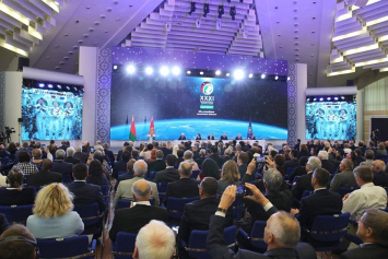 Президент принимает участие в открытии международного конгресса Ассоциации участников космических полетов