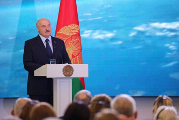 Лукашенко: космическая отрасль Беларуси развивается уверенно