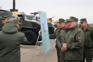 Лукашенко видит упущения в военной подготовке из-за большого процента отсрочек от службы в армии