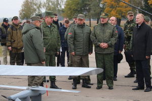 Лукашенко объяснил потребность Беларуси в современном отечественном вооружении
