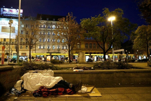В Венгрии бездомным запретили спать на улице