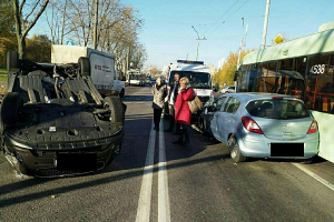 «В машине заплакал ребенок». В Минске женщина — водитель Kia спровоцировала ДТП, выехав на встречную полосу