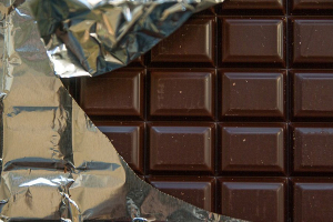 В Минске мужчина похитил в одном из магазинов 188 плиток шоколада