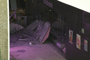 В столичном торговом центре «Арена Сити» обвалился потолок 