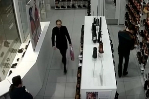 В Минске ищут женщину, похитившую обувь из магазина