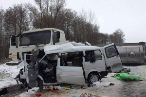 Под Калинковичами столкнулись молоковоз и микроавтобус: погибли 5 человек