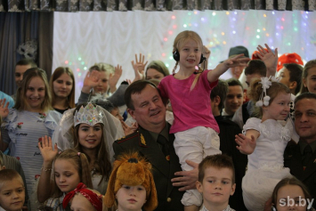 Министр обороны Андрей Равков поздравил воспитанников Андреевского детского дома с Рождеством и Новым годом