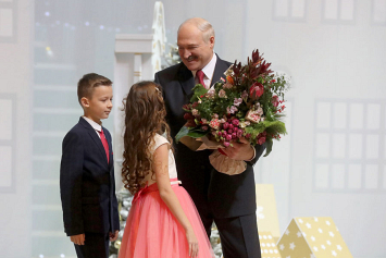 Дети — главное достояние Беларуси. Во Дворце Республики состоялся новогодний благотворительный праздник