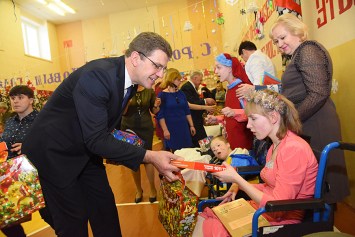 Вице-премьер Владимир Кухарев принял участие в акции «Наши дети»