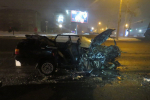 Ночью в Минске Audi врезалась в МАЗ, один из пассажиров погиб, еще четыре человека пострадали