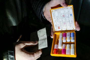 Аптечки с наркосодержащими таблетками нашли на складе в Минске