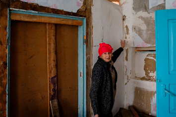 Пенсионерка из Комарина требует новую квартиру и не желает идти на компромисс