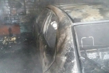 В Могилеве в День Святого Валентина сгорел Mercedes