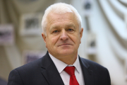 Начальник главного управления техпрогресса и энергетики Минсельхозпрода Станислав Карпович: «Испытания подтверждают мощь и супертехнологии»