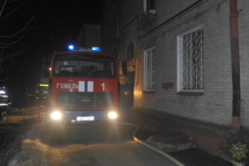 В Гомеле спасатели тушили пожар в подвале и обнаружили тело женщины 