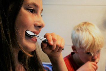 8 ошибок при чистке зубов, которые совершают почти все