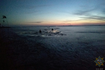 В Березовском районе четверо рыбаков провалились под лед. На месте работают водолазы ОСВОД